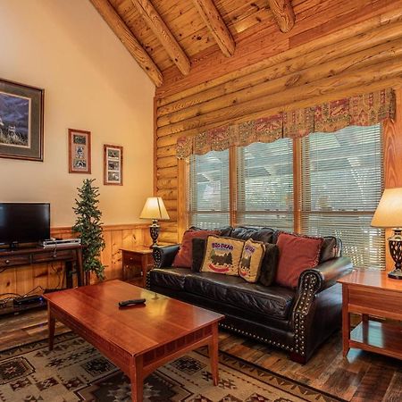 Great Wolf Cabin In Pigeon Forge! Villa ภายนอก รูปภาพ