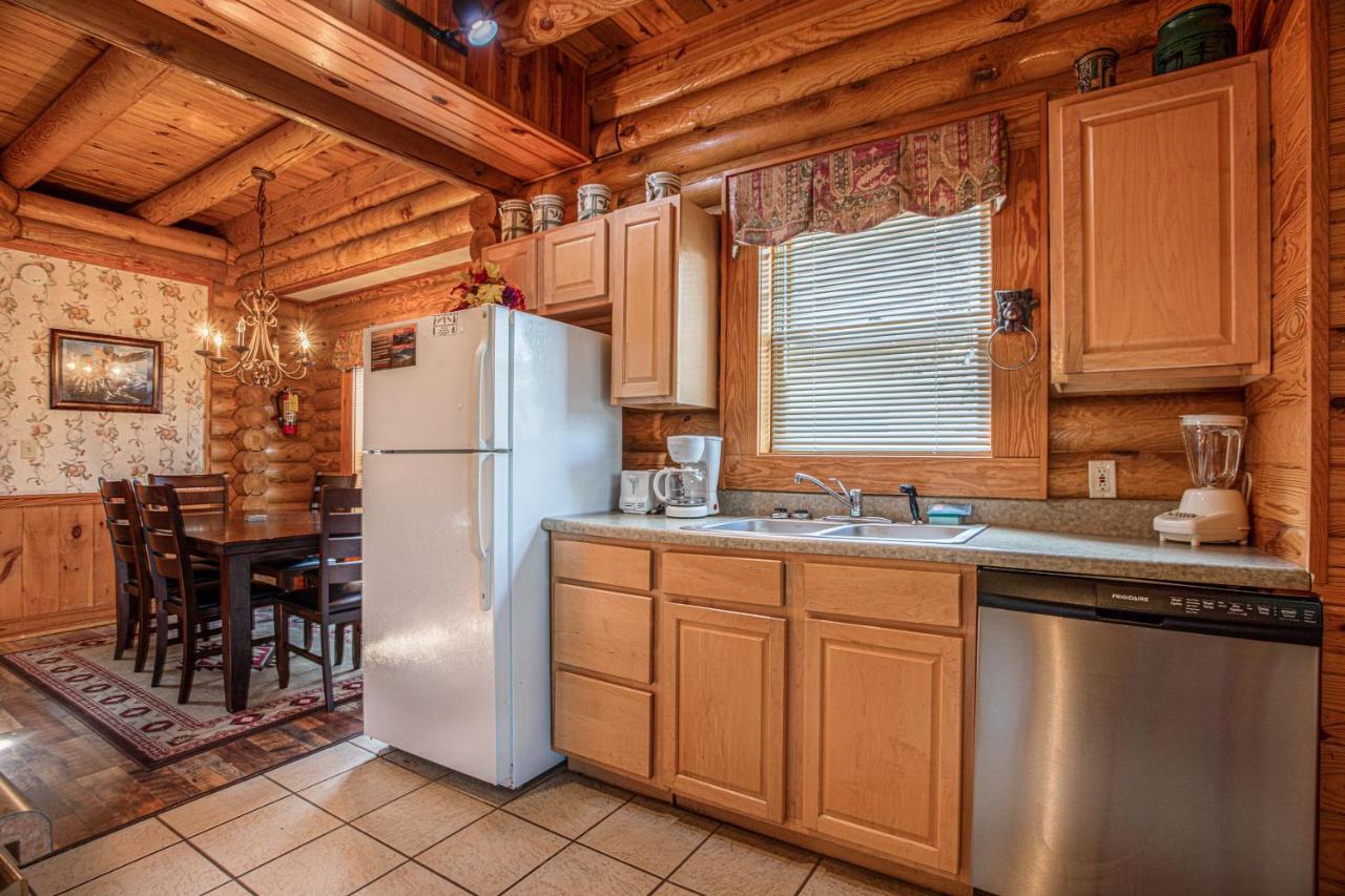 Great Wolf Cabin In Pigeon Forge! Villa ภายนอก รูปภาพ