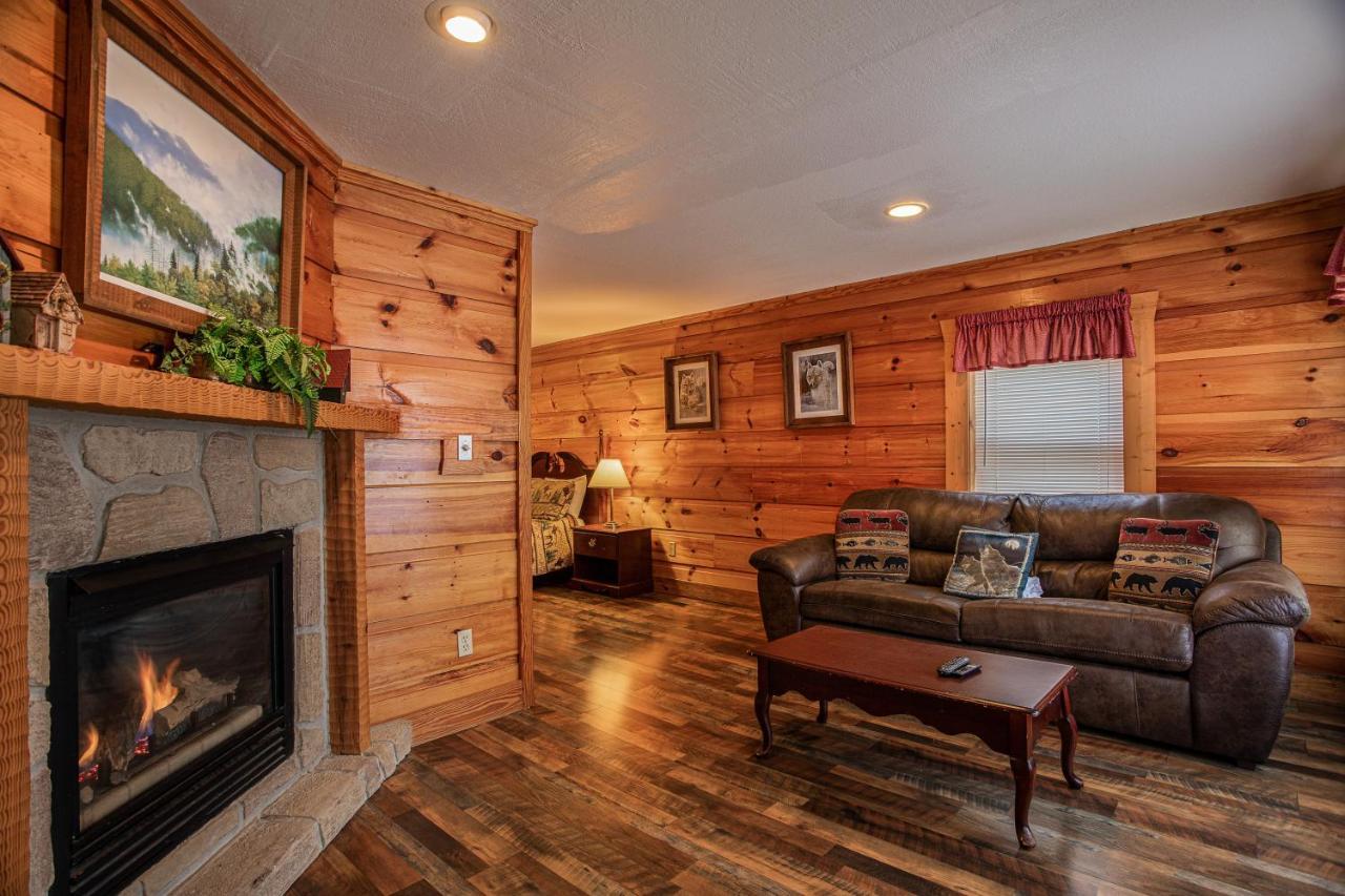 Great Wolf Cabin In Pigeon Forge! Villa ภายนอก รูปภาพ