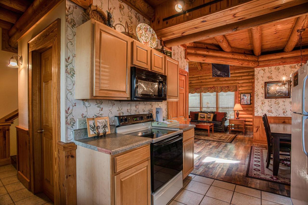 Great Wolf Cabin In Pigeon Forge! Villa ภายนอก รูปภาพ