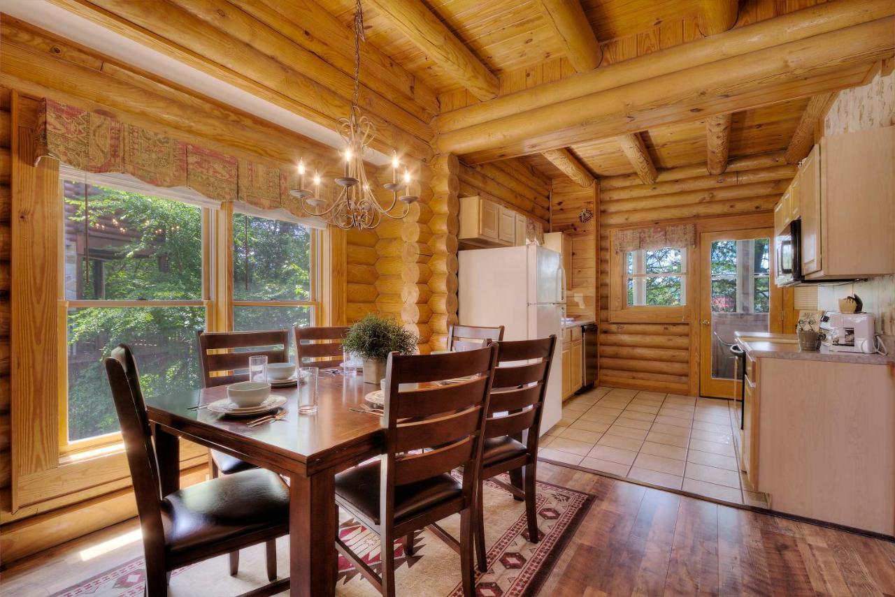 Great Wolf Cabin In Pigeon Forge! Villa ภายนอก รูปภาพ