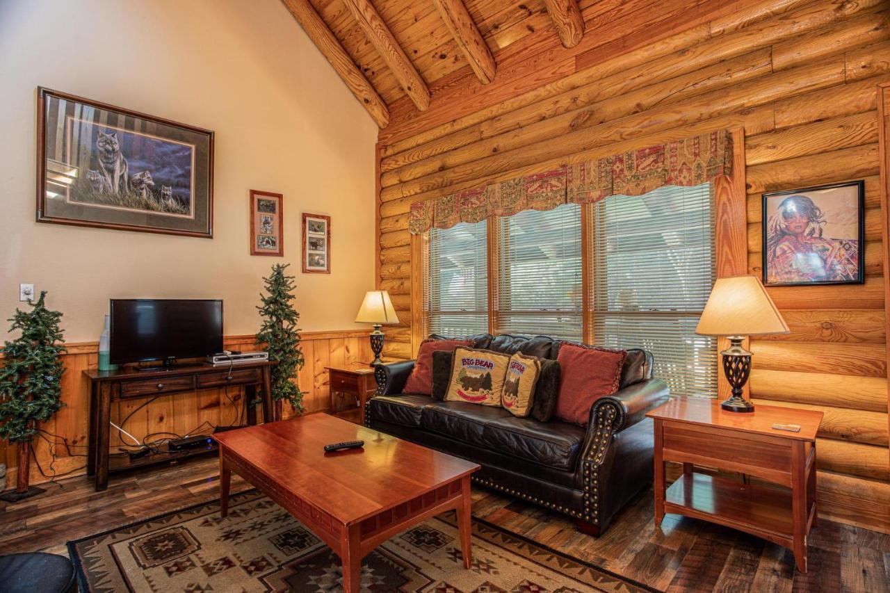 Great Wolf Cabin In Pigeon Forge! Villa ภายนอก รูปภาพ